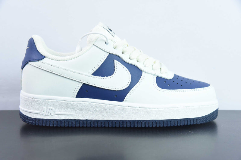 Nike Air Force 1 Low - Branco com Azul