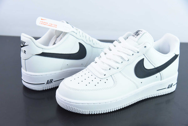 Nike Air Force 1 Low - Branco e Preto