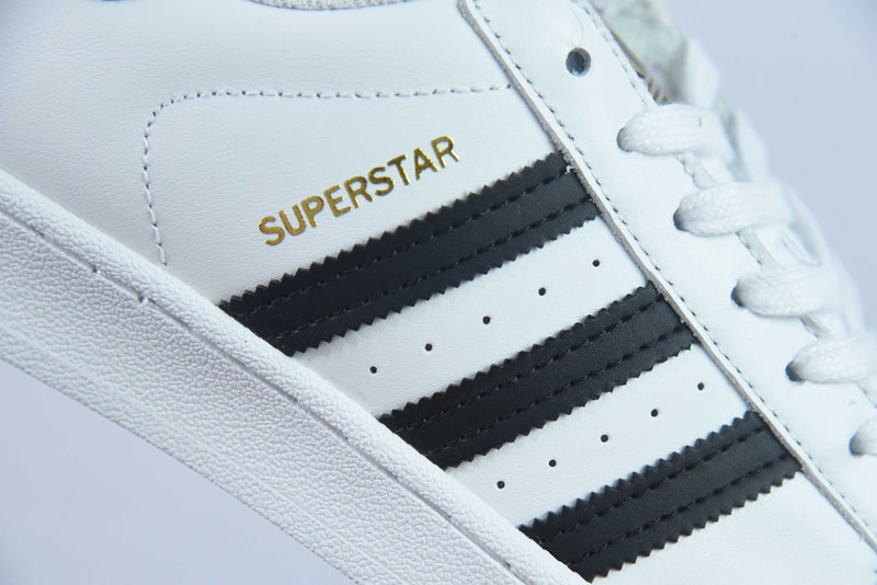 Tênis Adidas SuperStar Detalhes - Branco e Preto