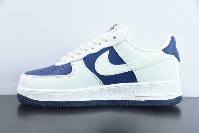 Nike Air Force 1 Low - Branco com Azul