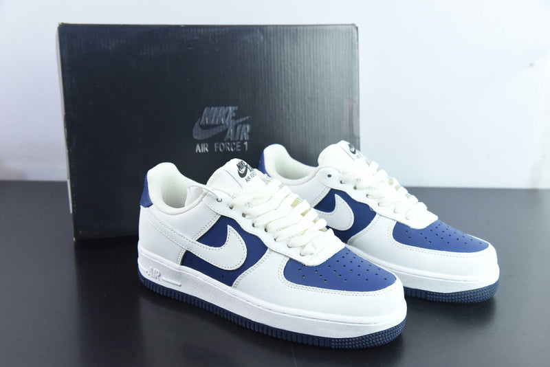 Nike Air Force 1 Low - Branco com Azul