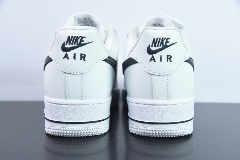 Nike Air Force 1 Low - Branco e Preto